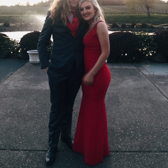 V-NECK SEXY MERMAID STYLE RED PROM DRESS - Picture 3 of 5